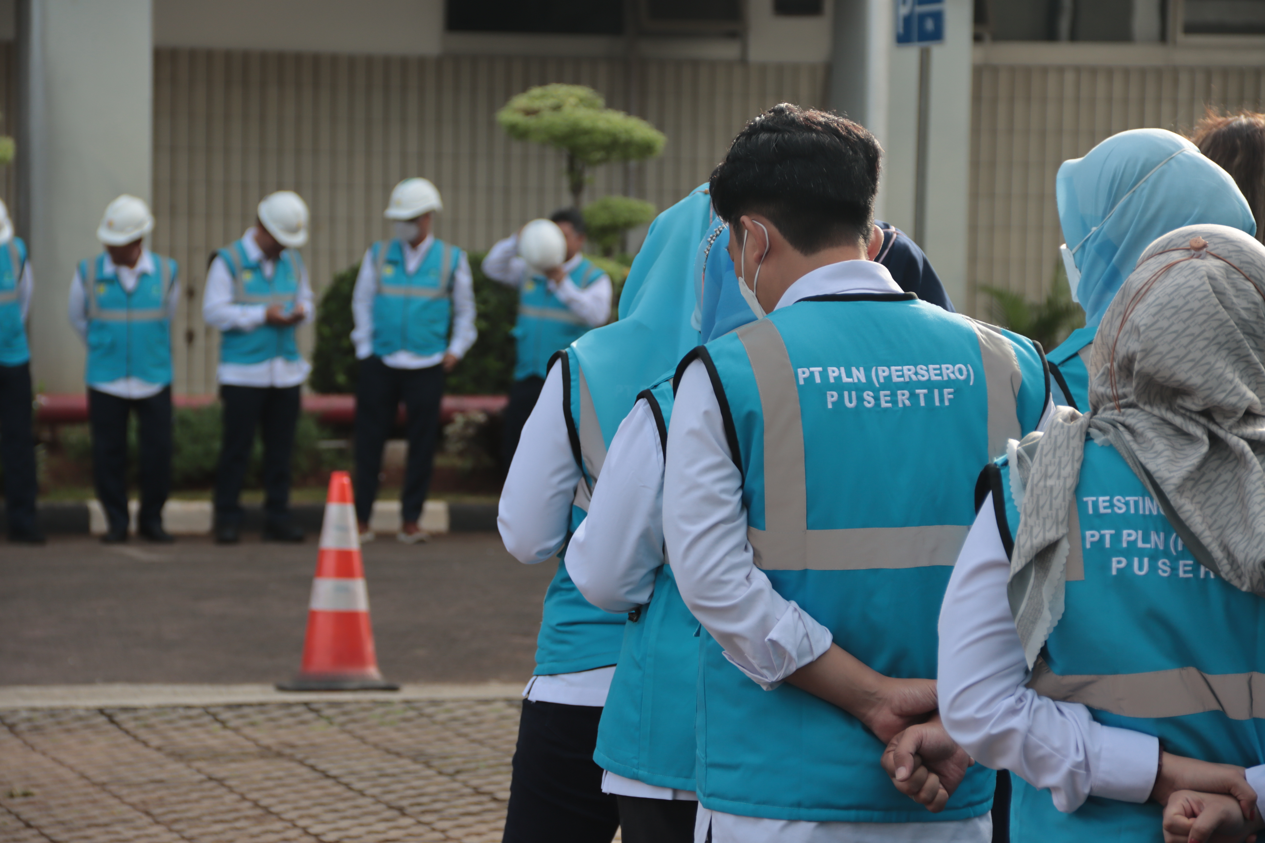 Tim PLN Pusertif menjalankan kegiatan lapangan